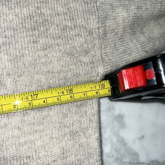 Aqua 100% Cashmere. Crewneck.  Small - Picture 7 of 8